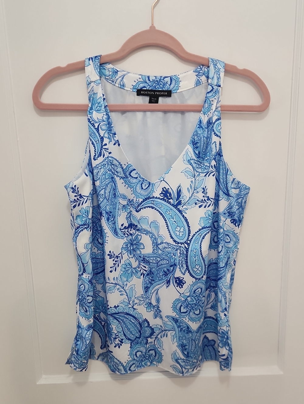 Boston Proper White and Blue Paisley V-Neck Tank Top Size 8
